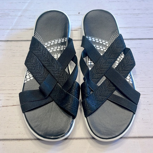 NIB Black Flip Flop Sandals Size 10 Boutique - Picture 1 of 3